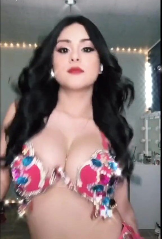 1. Amazing Ónice Flores Shows Cleavage in Hot Bra and Bouncing Big Boobs