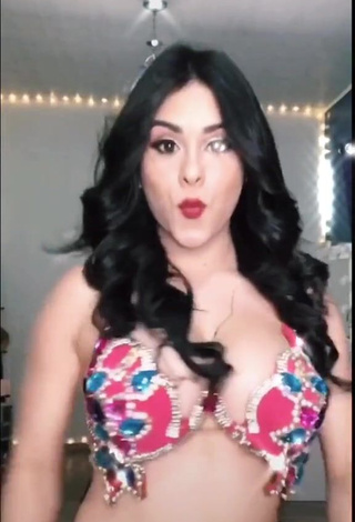 3. Amazing Ónice Flores Shows Cleavage in Hot Bra and Bouncing Big Boobs