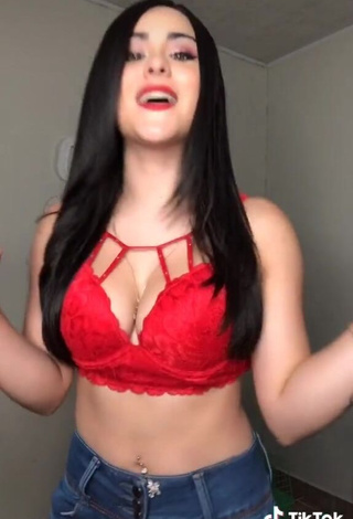 3. Sexy Ónice Flores Shows Cleavage in Red Bra