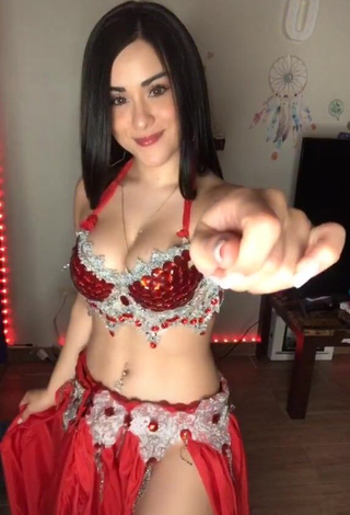 4. Beautiful Ónice Flores Shows Cleavage in Sexy Bra while doing Belly Dance and Bouncing Boobs