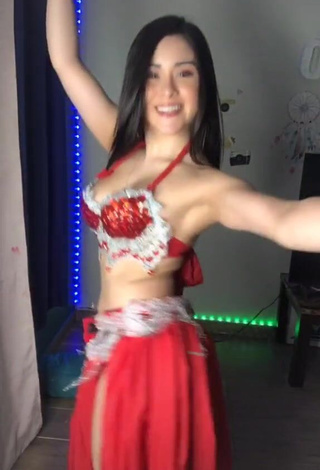 1. Hot Ónice Flores in Bra while doing Belly Dance and Bouncing Boobs