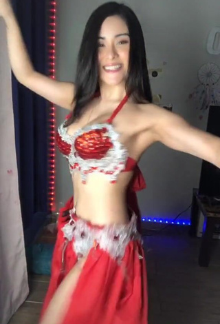 3. Hot Ónice Flores in Bra while doing Belly Dance and Bouncing Boobs