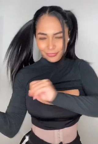 1. Hottie Pao Castillo Shows Cleavage in Black Crop Top and Bouncing Boobs