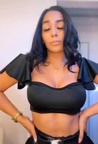 1. Sweetie Pao Castillo Shows Cleavage in Black Crop Top