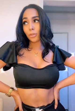 4. Sweetie Pao Castillo Shows Cleavage in Black Crop Top