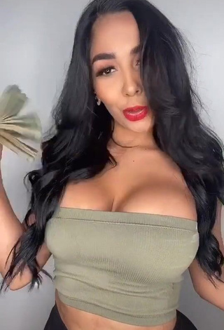 3. Sexy Pao Castillo Shows Cleavage in Olive Tube Top