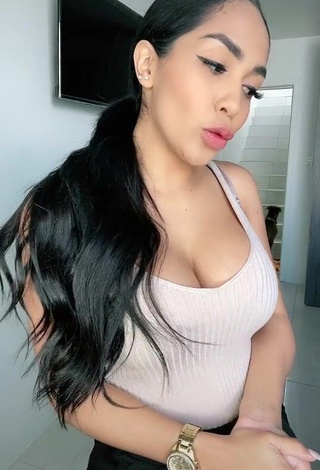 4. Sexy Pao Castillo Shows Cleavage in Grey Top