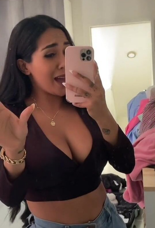 1. Sexy Pao Castillo Shows Cleavage in Black Crop Top