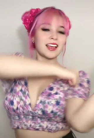 Hot Poli Сoloridas in Floral Crop Top and Bouncing Boobs