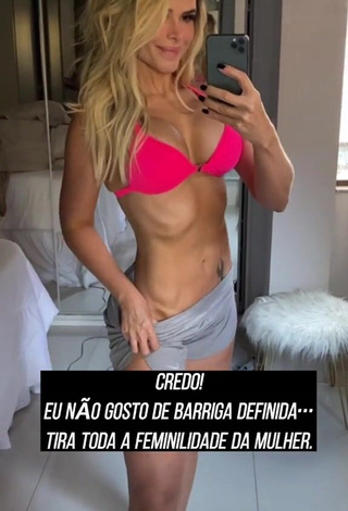 1. Sexy Pricylla Pedrosa Shows Cleavage in Bikini