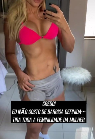 Sexy Pricylla Pedrosa Shows Cleavage in Bikini