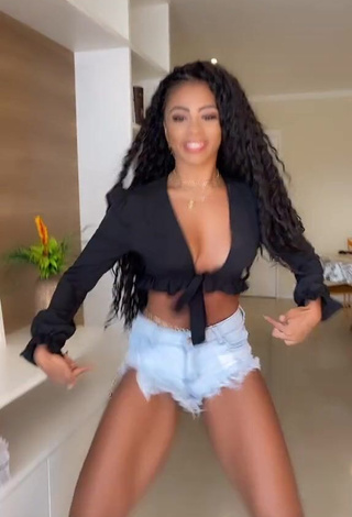 1. Cute Ramana Borba in Black Crop Top and Bouncing Boobs