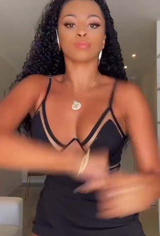 Hot Ramana Borba Shows Cleavage in Black Crop Top and Bouncing Boobs