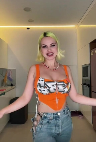 1. Desirable Rasa Shows Cleavage in Crop Top and Bouncing Big Boobs