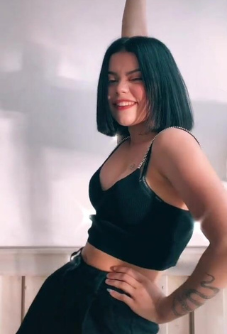 4. Hot Regina Isaenko Shows Cleavage in Black Crop Top and Bouncing Tits