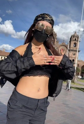 1. Seductive Rosángela Espinoza Shows Cleavage in Black Crop Top