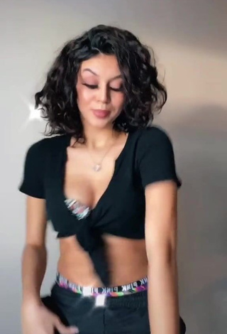 3. Sweetie Rosee_20 Shows Cleavage in Black Crop Top and Bouncing Boobs