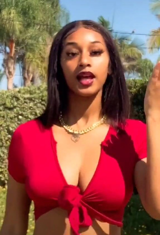 4. Desirable Sharan Jones Shows Cleavage in Red Crop Top and Bouncing Boobs