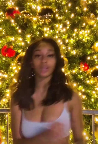 1. Amazing Sharan Jones Shows Cleavage in Hot White Crop Top and Bouncing Boobs