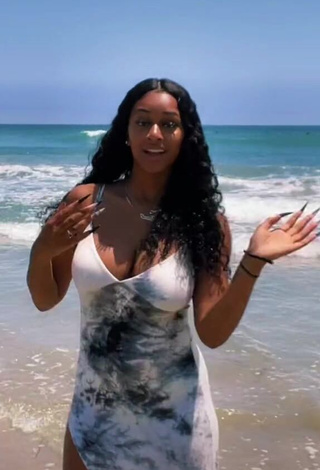 1. Sexy Sharan Jones at the Beach without Brassiere and Bouncing Boobs