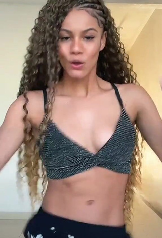 4. Hot Sandra Costa Shows Cleavage in Black Crop Top and Bouncing Boobs