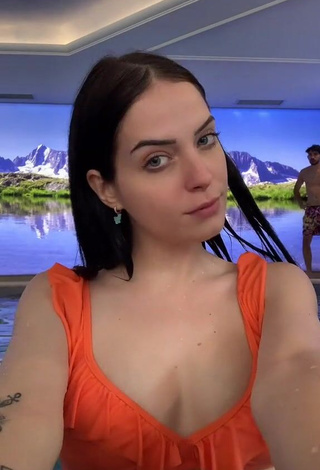 1. Hot Sara Shows Cleavage in Orange Bikini Top at the Pool