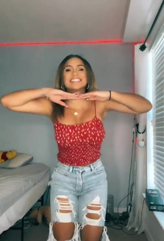 1. Sweet Shayla Marie in Cute Crop Top and Bouncing Boobs