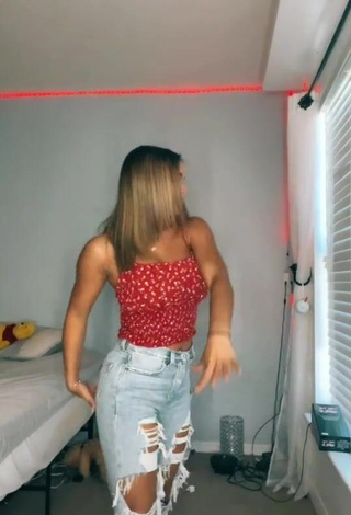 Sweet Shayla Marie in Cute Crop Top and Bouncing Boobs