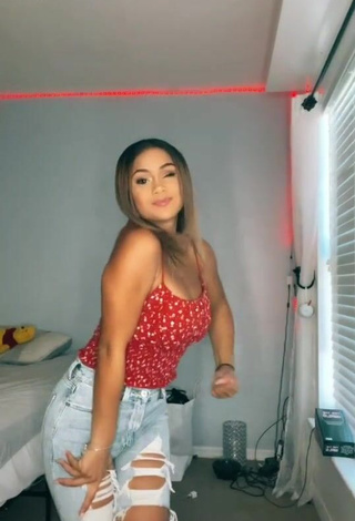 3. Sweet Shayla Marie in Cute Crop Top and Bouncing Boobs