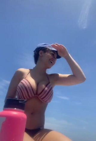 4. Amazing Sofia Gomez Shows Cleavage in Hot Bikini on a Boat