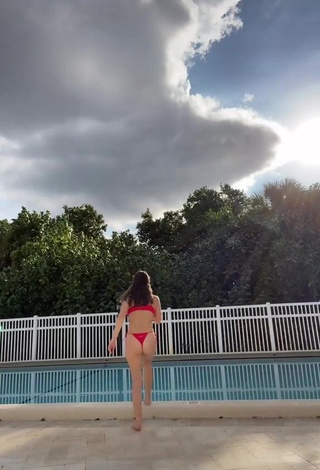 Hottie Sofia Gomez Shows Cleavage in Red Bikini at the Pool