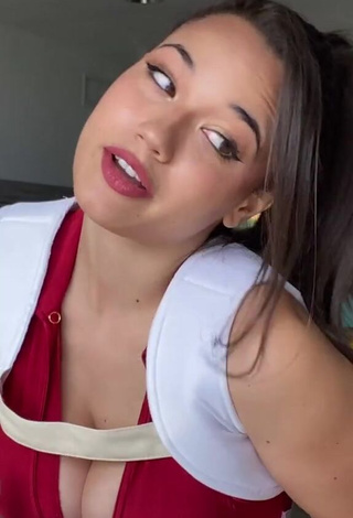 Sensual Sofia Gomez Shows Cleavage