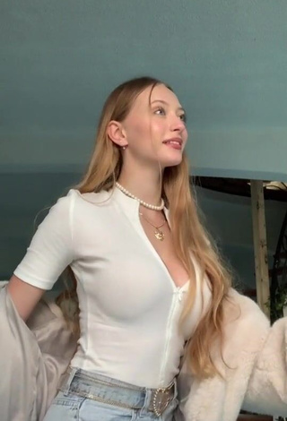 3. Desirable Sophia Diamond in White Top