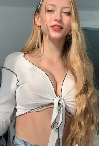 3. Seductive Sophia Diamond Shows Cleavage in White Crop Top