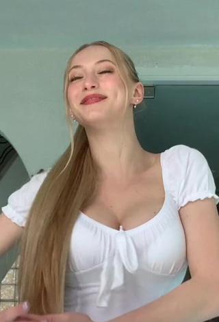 Hot Sophia Diamond Shows Cleavage in White Top and Bouncing Boobs