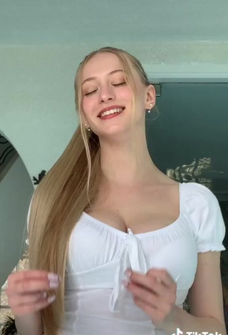 4. Hot Sophia Diamond Shows Cleavage in White Top and Bouncing Boobs