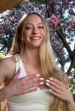 3. Amazing Sophia Diamond Shows Cleavage in Hot White Crop Top and Bouncing Big Boobs