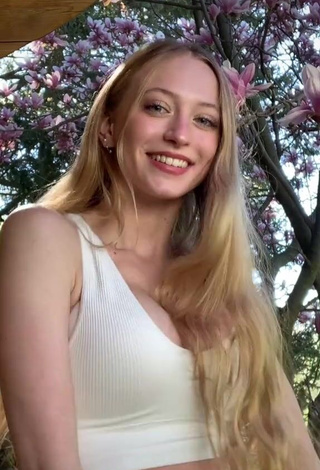 4. Amazing Sophia Diamond Shows Cleavage in Hot White Crop Top and Bouncing Big Boobs