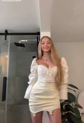 1. Erotic Sophia Diamond Shows Cleavage in White Crop Top and Bouncing Breasts