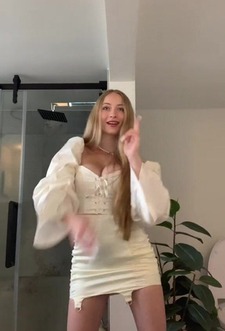 4. Erotic Sophia Diamond Shows Cleavage in White Crop Top and Bouncing Breasts