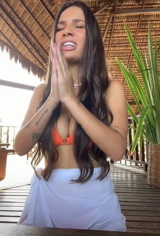 3. Hot Stéfani Bays Shows Cleavage in Orange Bikini Top