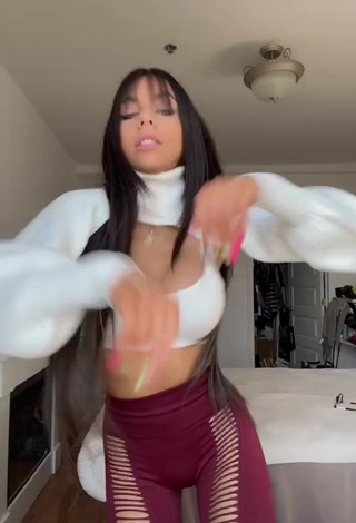 4. Sweet Christina Kalamvokis Shows Cleavage in Cute White Crop Top and Bouncing Boobs