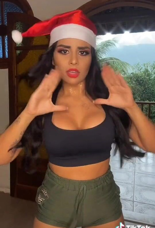 4. Cute Tati Nunes Shows Cleavage in Black Crop Top and Bouncing Boobs