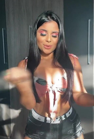 1. Erotic Tati Nunes Shows Cleavage in Floral Bikini Top and Bouncing Tits