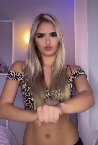 4. Beautiful Teressa Dillon Shows Cleavage in Sexy Leopard Crop Top