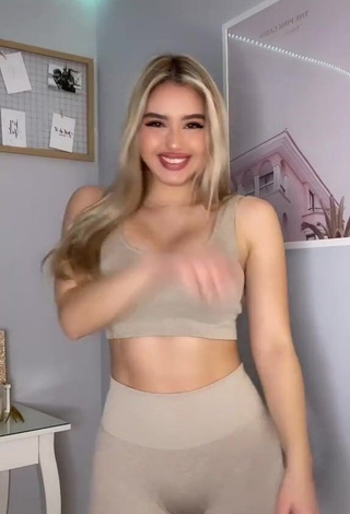 4. Sexy Teressa Dillon Shows Cleavage in Beige Sport Bra and Bouncing Boobs