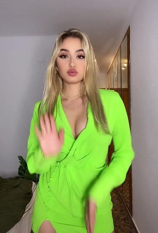 Hot Teressa Dillon Shows Cleavage in Lime Green Dress