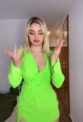 3. Sexy Teressa Dillon Shows Cleavage in Lime Green Dress and Bouncing Breasts