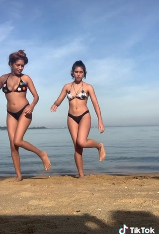 4. Sexy Thielly Martins Shows Cleavage in Bikini at the Beach and Bouncing Breasts