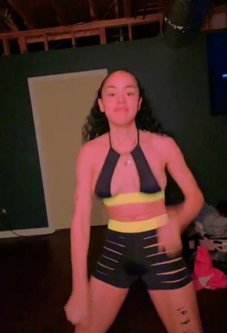 Hot Lilliane Diomi Shows Cleavage in Crop Top while Twerking and Bouncing Tits